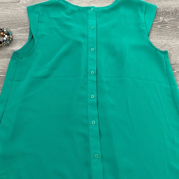 *SOLD* Woman’s Shirt - Picture 6 of 8